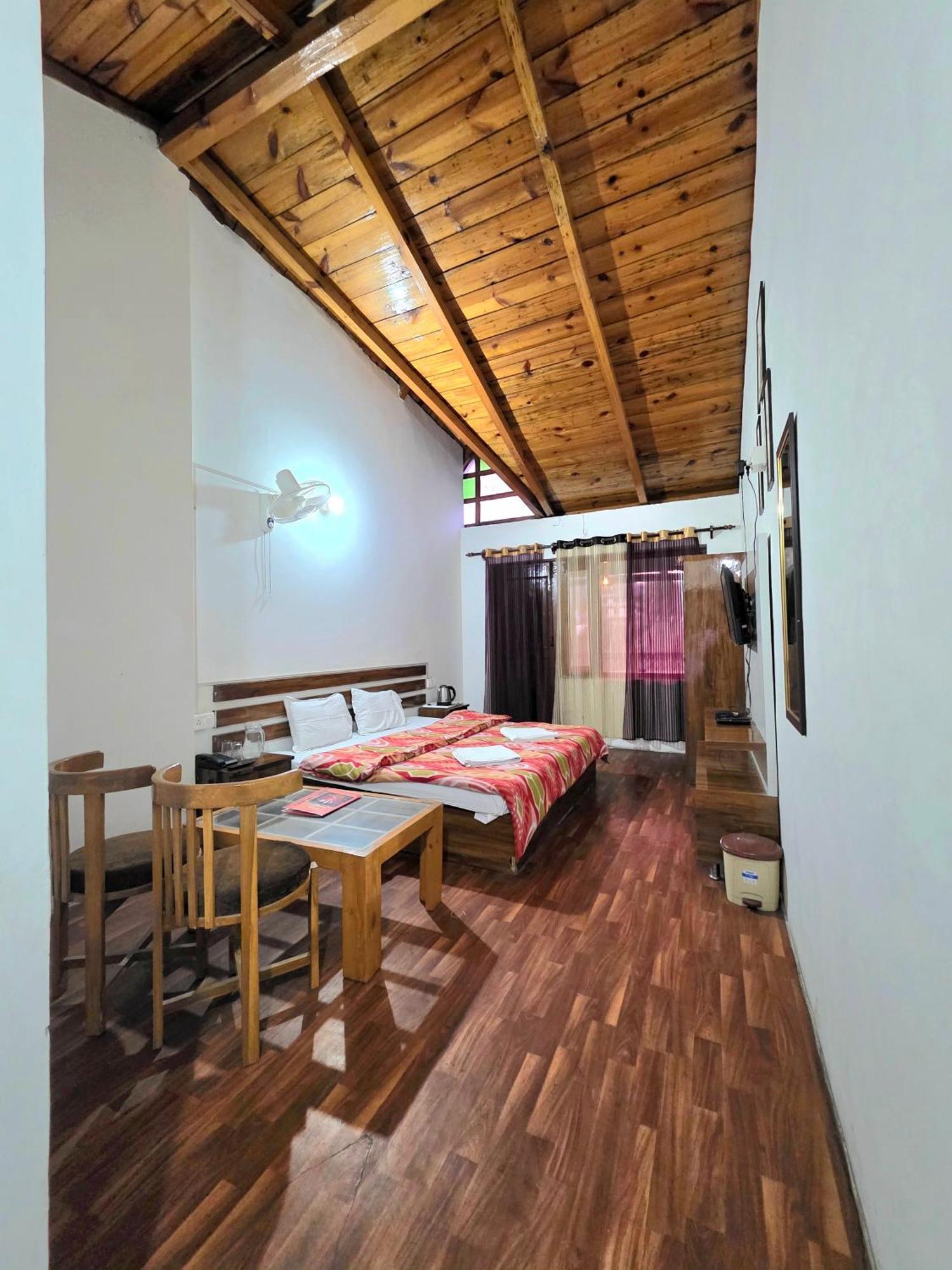 Sher E Punjab Hotel Bhimtal Exterior photo